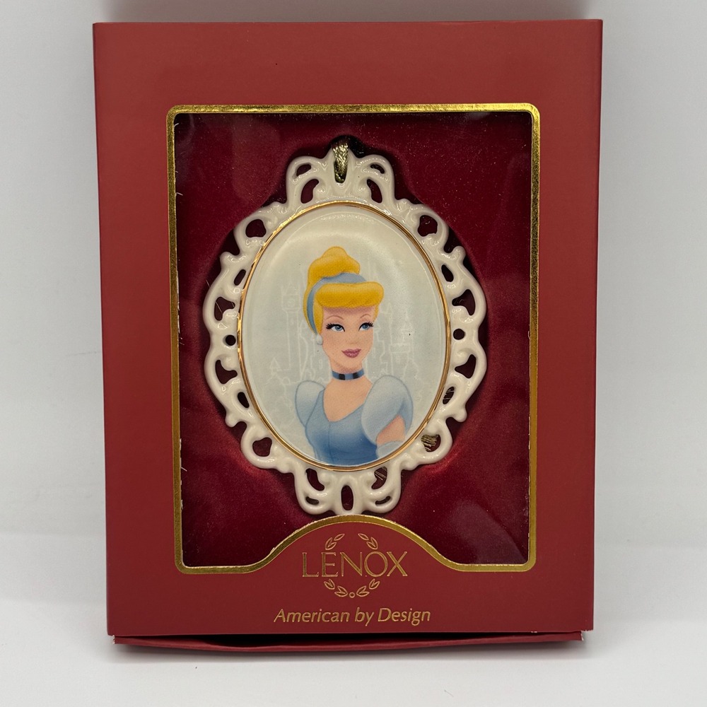 Lenox Disney Showcase Cinderella Cameo Ornament Porcelain 818712 New in Box